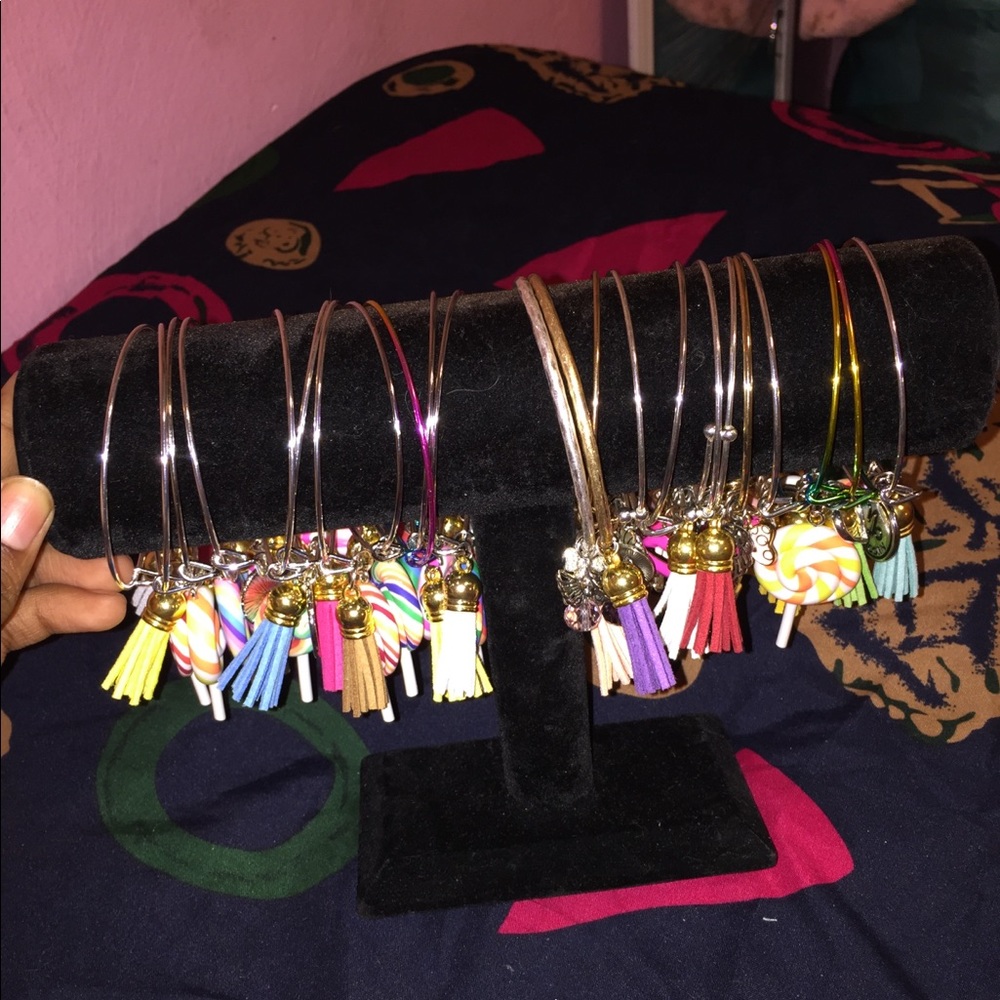 Charms bracelets - Picture 3 of 3